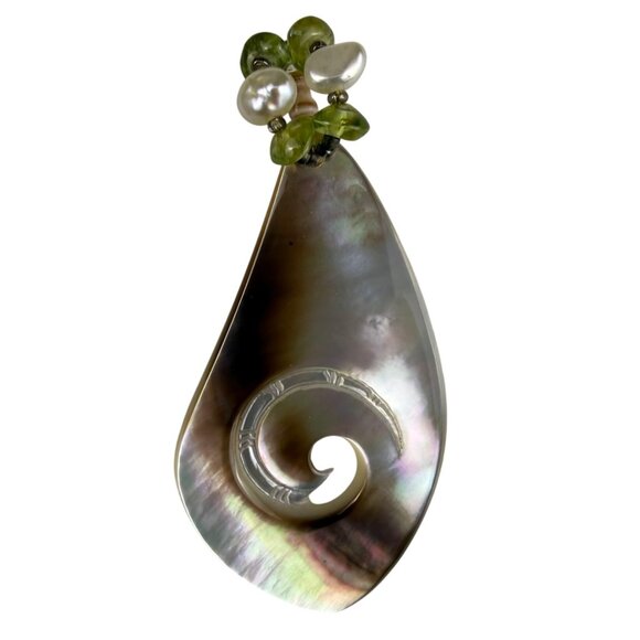 Tumata Tahiti Women’s Mother Of Pearl Pendant Fleur Green Bead Accent - Picture 1 of 4